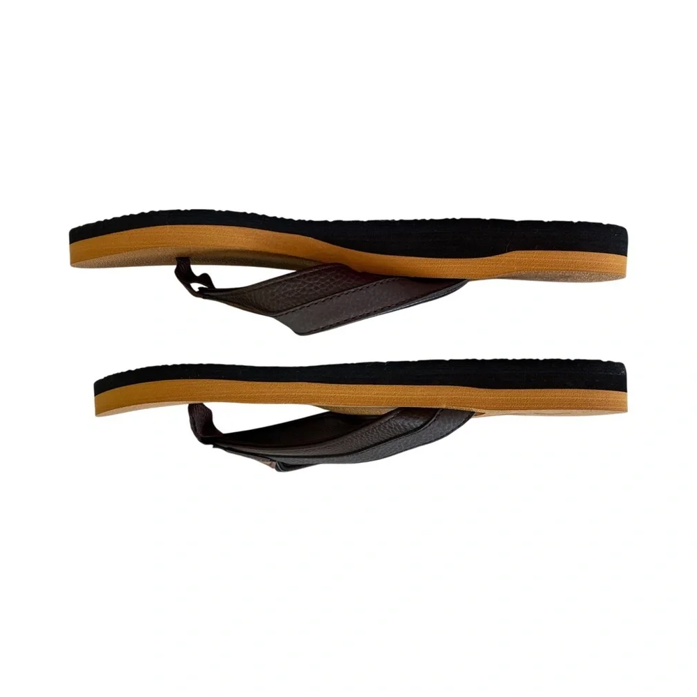 Kuailu Men's Brown and Tan Sandals Flip Flops Summer Vacation Coastal Resortwear